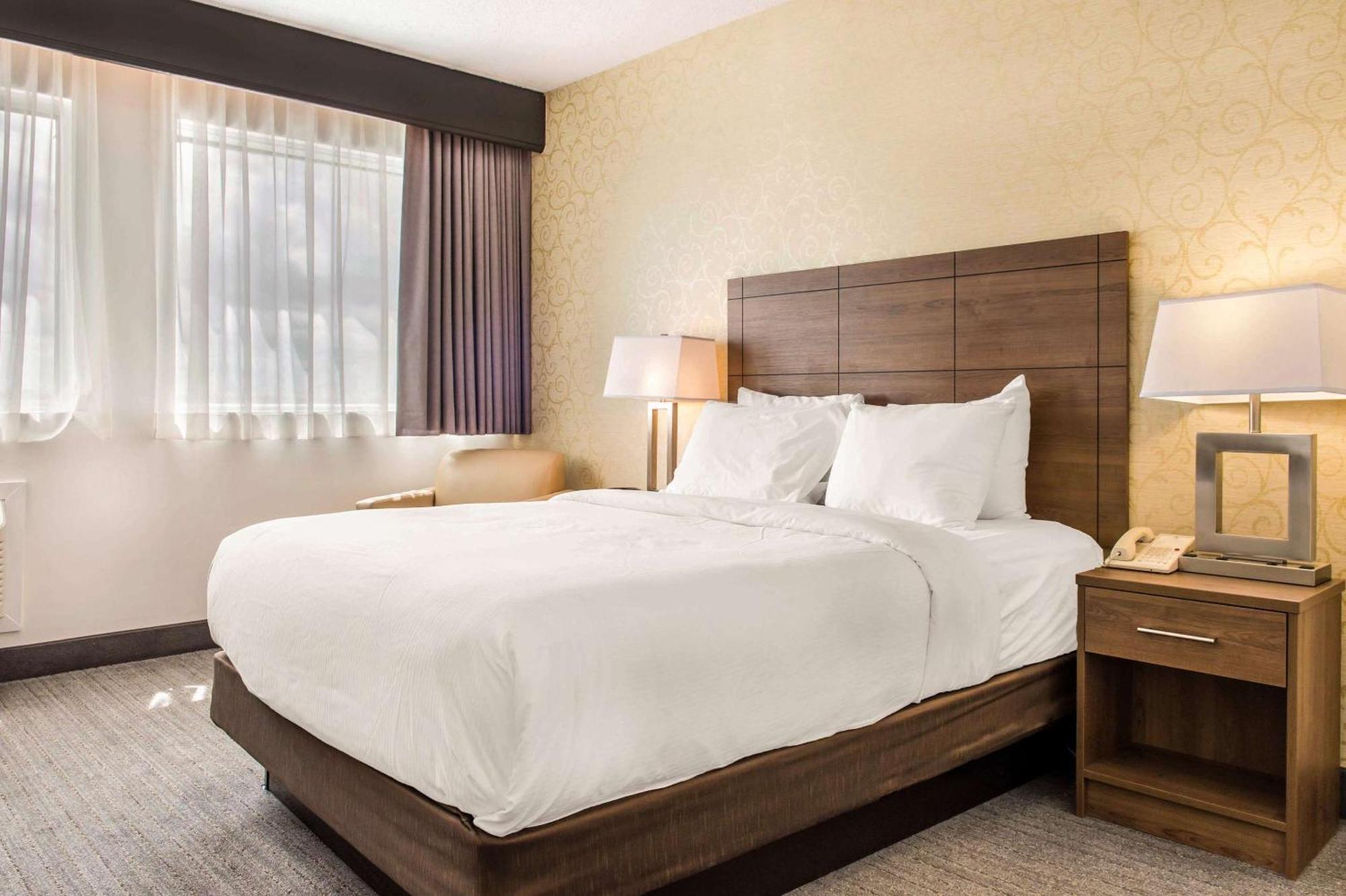 Hotel Quality Aeroport 4*